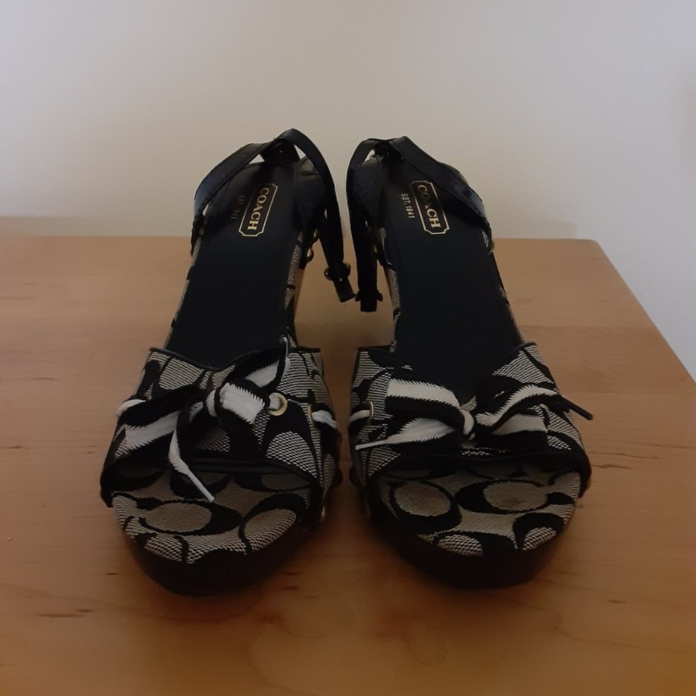 2008 Vintage Coach Plaforms Size 8